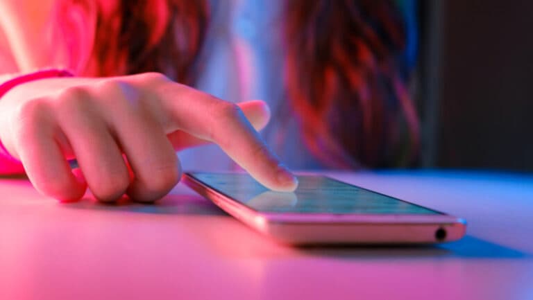 Portugalia interzice utilizarea telefoanelor mobile în școlile primare: când devine această regulă efectivă?