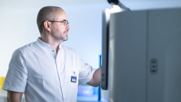 Inovație de vârf în România: MedLife lansează o tehnologie de secvențiere de ultimă generație și un program extins de testare genetică.