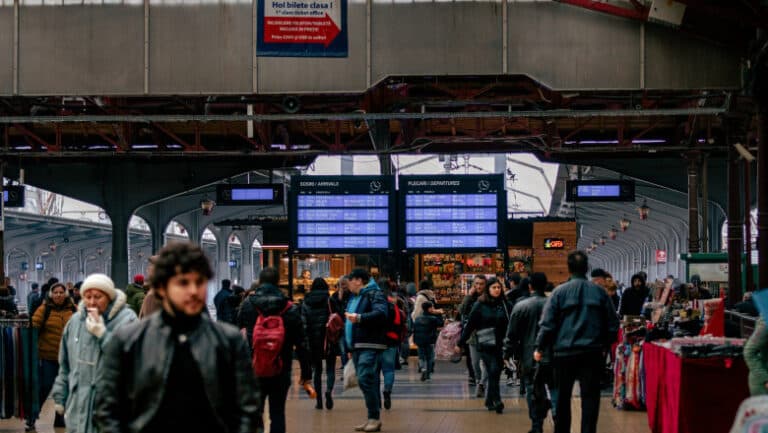 Haos în Gara de Nord din București: panourile informative și camerele de supraveghere sunt nefuncționale.