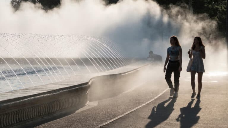 Canicula se întoarce în sudul țării, aducând temperaturi de până la 35 de grade. Regiunile vizate
