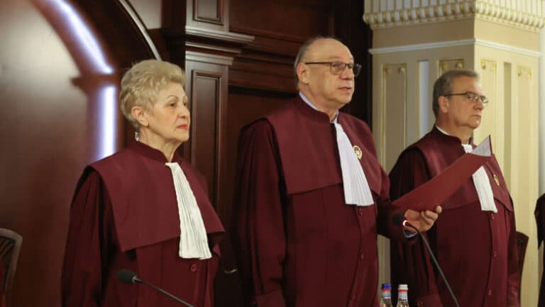 Propunere legislativă în Parlament pentru anularea indemnizației de pensionare a judecătorilor CCR: „O compensație suplimentară la final de mandat este superfluă.”