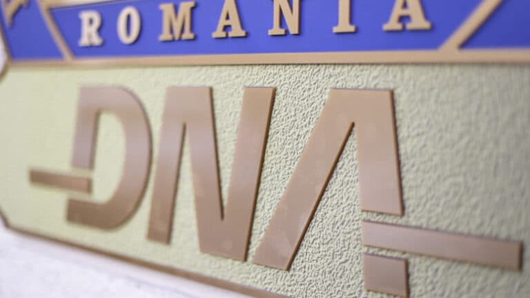 Lupta împotriva corupției aduce rezultate, dar prescripția le pune o umbră. Opinia Comisiei Europene despre DNA.