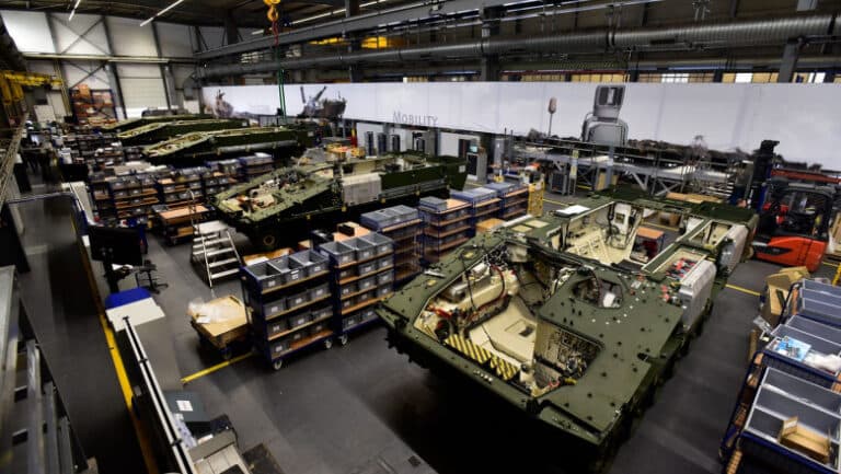 Rheinmetall își deschide porțile în România pentru a fabrica transportoare blindate Lynx