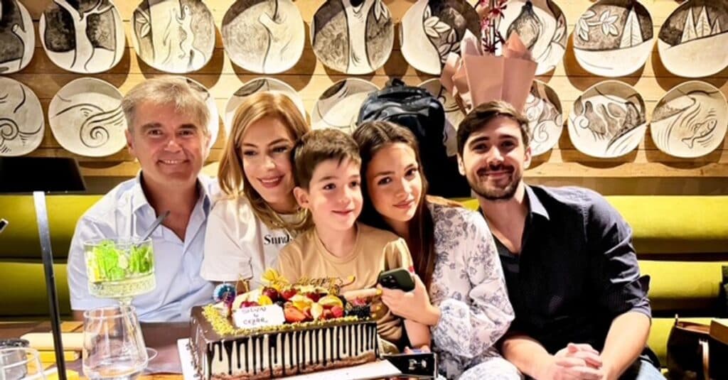 Roxana Ciuhulescu a sărbătorit în stil mare, alături de fiul și soțul ei. Destinația vacanței de familie: „Până acum ne-am bucurat doar de Constanța.”