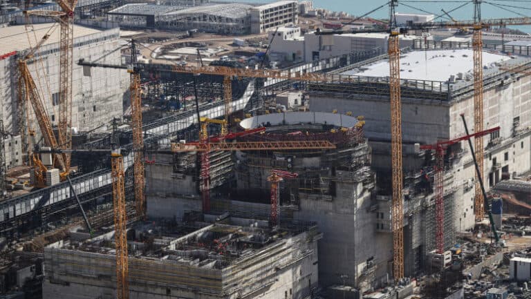 Rusia explorează posibilitatea de a vinde acțiunile la centrala nucleară în construcție din Turcia.
