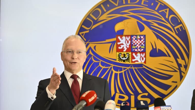 Rusia recrutează migranți pentru a provoca instabilitate în statele europene, afirmă serviciile de informații cehe.