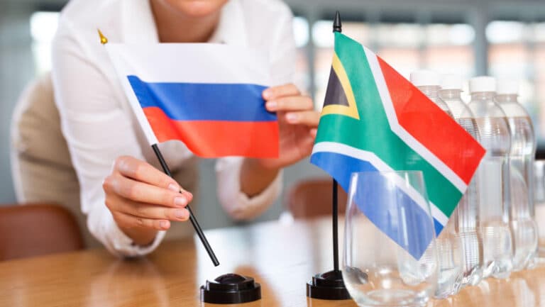 Rusia își amplifică mesajele de influență, având Africa în vizor.