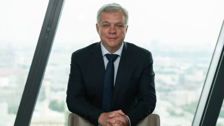 Rusia: Vicepreședintele unei firme de conducte petroliere și-a pierdut viața căzând de la fereastră. O serie de decese inexplicabile se adună.