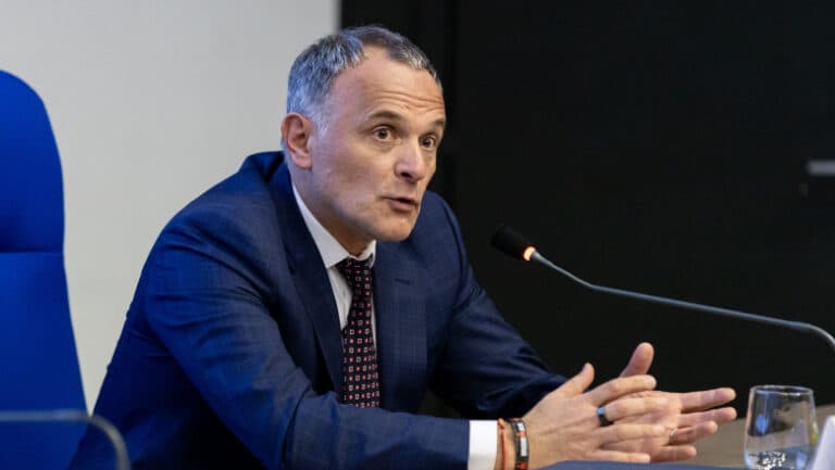 Directorul Hidroelectrica a declarat că va contribui cu 20% din venitul său pentru sprijinirea inițiativelor sociale.