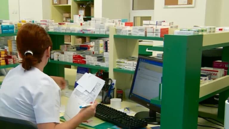 Avertisment din partea farmaciștilor: întârzieri de până la trei luni în decontarea medicamentelor compensate și gratuite.