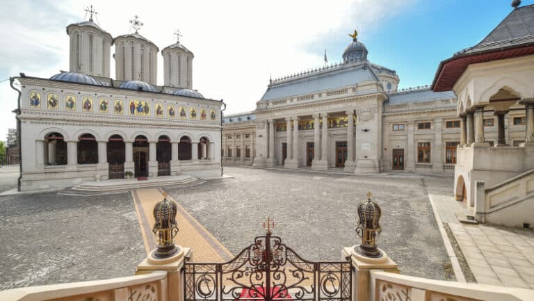 16 femei cu destin sacru au fost canonizate de Sfântul Sinod: mucenițe, monahii, soții de domnitori și mame de sfinți.