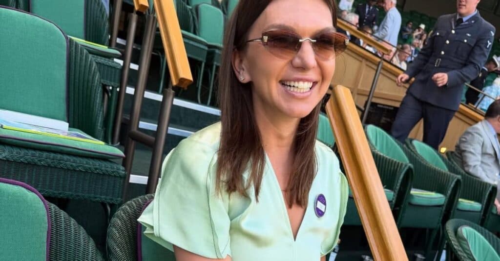 Simona Halep strălucește la Wimbledon într-o rochie semnată de un designer de renume mondial. Care a fost prețul eleganței?