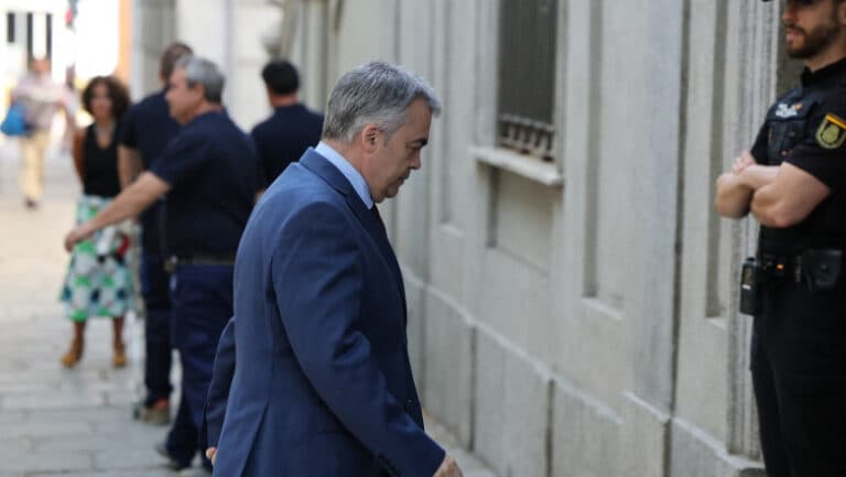 Socialiștii din Spania riscă excluderea din partid dacă sunt surprinși în compania prostituatelor.