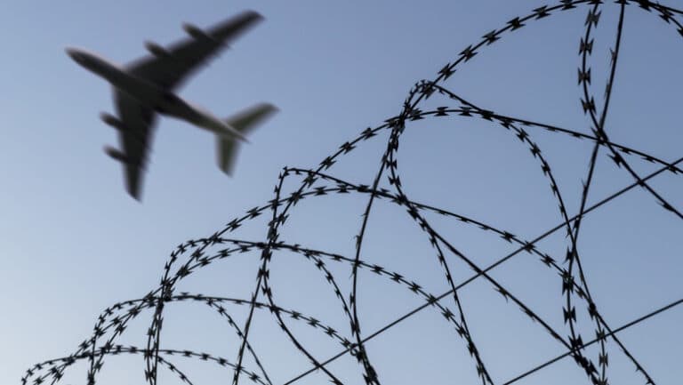 SUA au organizat o deportare: Destinația pentru „periculoșii respinși chiar și de țările lor de origine”.