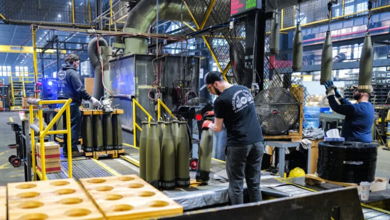 Statele Unite își propun să atingă un milion de obuze produse anual.