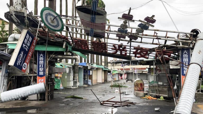 Taifunul Danas a lăsat în urmă distrugeri în Taiwan: două victime și aproape 500 de răniți.