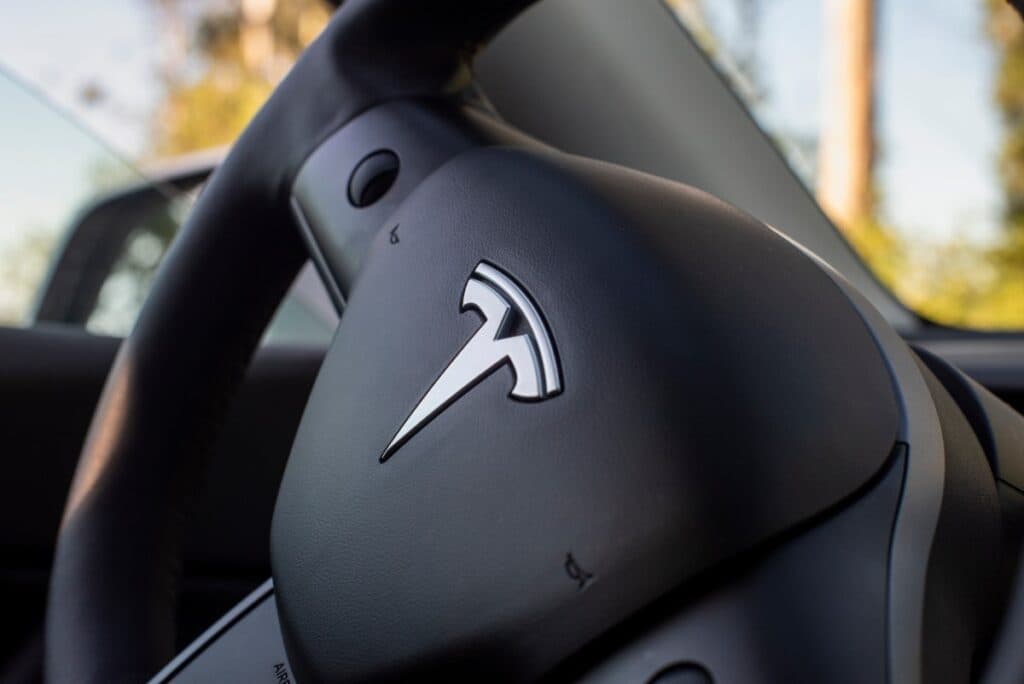 TechCrunch Mobilitate: Evoluția vânzărilor de vehicule electrice și Rivian atrage o nouă investiție de 1 miliard de dolari de la VW.