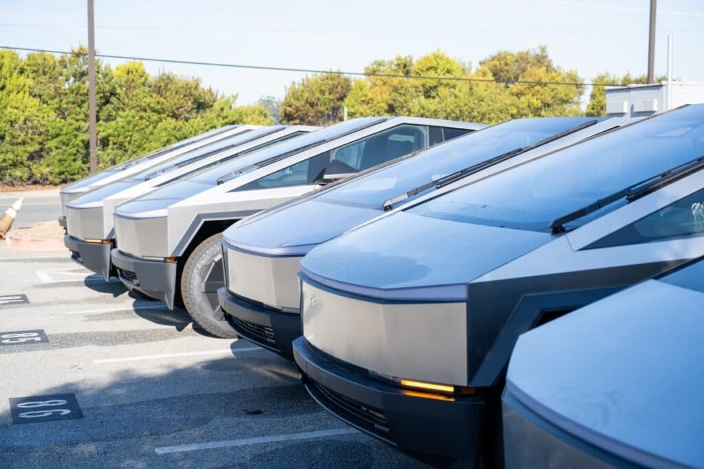 Tesla se confruntă cu al doilea an consecutiv de scădere a vânzărilor, după un alt trimestru dezamăgitor.