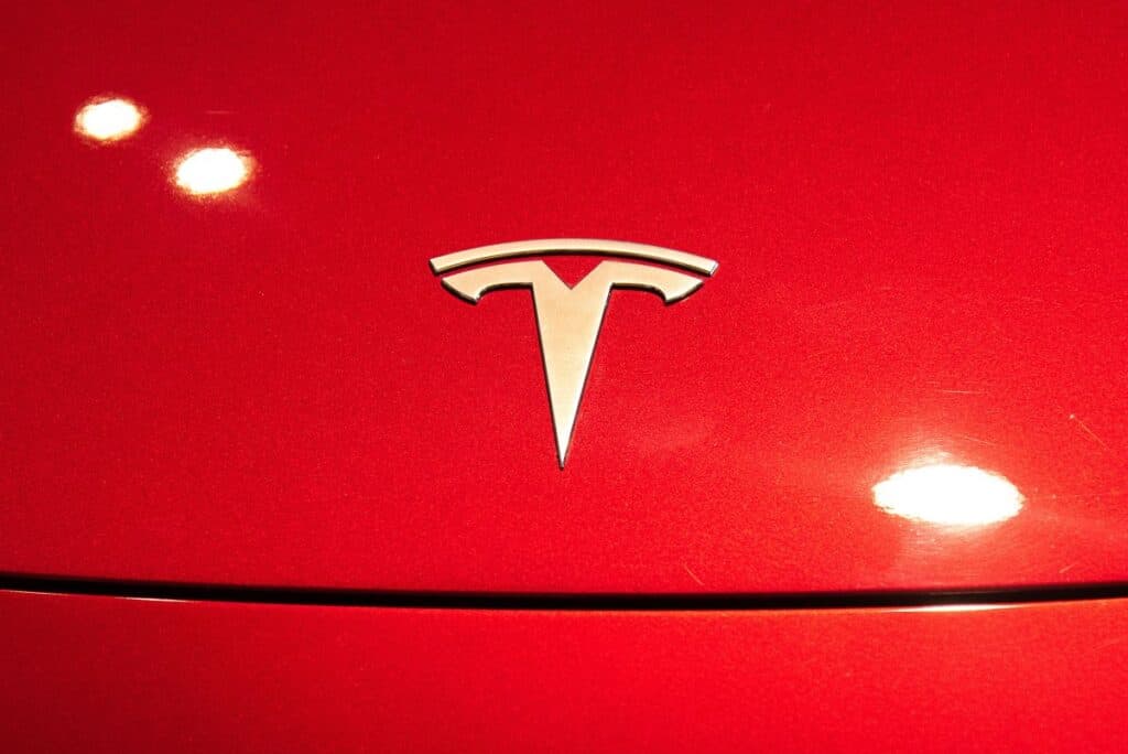 Tesla pregătește lansarea unei versiuni restrânse a serviciului său de robotaxi în San Francisco