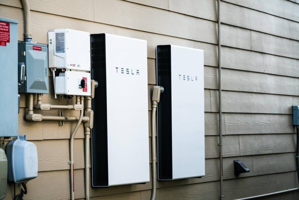 Afacerile de stocare a energiei Tesla, prinse în vârtejul declinului companiei.