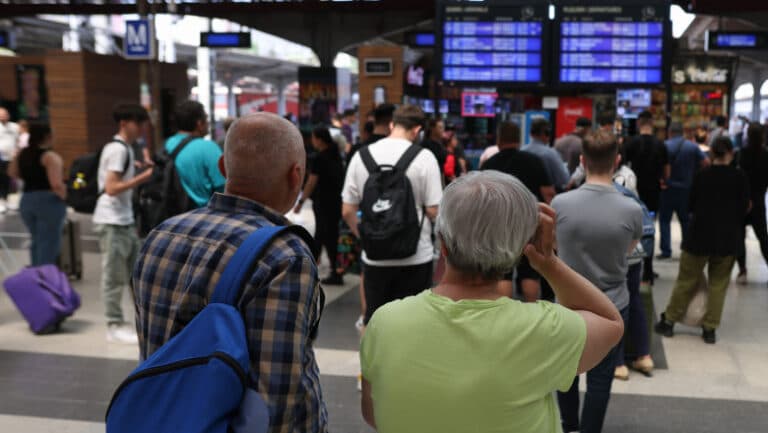 Furtunile perturbă circulația feroviară. Întârzieri uriașe în Gara de Nord, conform anunțului CFR SA