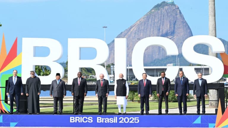 Trump avertizează asupra unor impozite suplimentare pentru națiunile care se unesc cu BRICS: „Politica nu va avea derogări”.