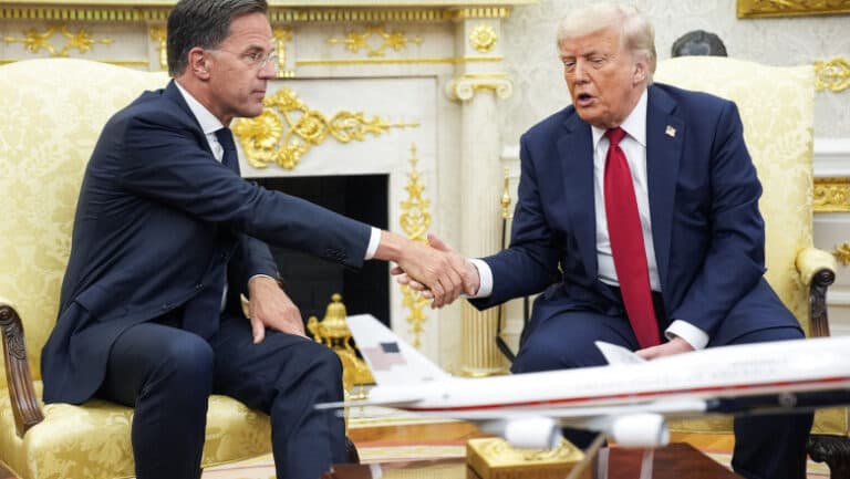 Trump dezvăluie un plan de asistență militară de miliarde de dolari pentru Ucraina, cu speranța de a influența deciziile lui Putin.