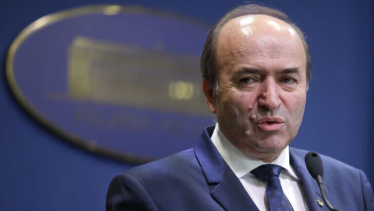 Tudorel Toader susține că propunerile lui Bolojan privind pensionarea judecătorilor ar putea fi conforme cu Constituția