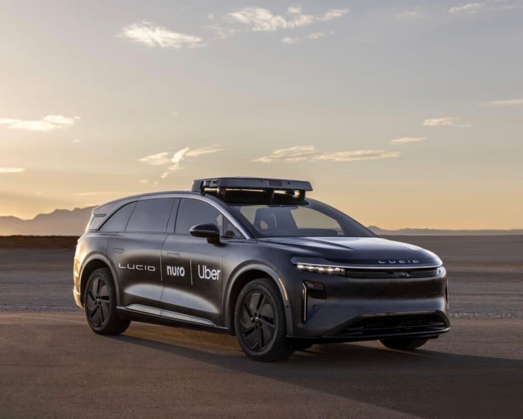 Uber investește sume considerabile în Lucid și Nuro pentru a dezvolta un serviciu de robotaxi de lux.