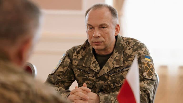 Ucraina va desfășura antrenamente militare în adâncuri, anunță șeful Forțelor Armate
