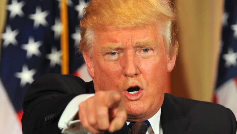 O cale semnificativă a fost dedicată reședinței lui Trump din Florida.