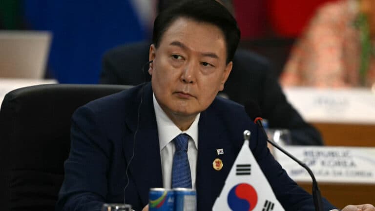 Un tribunal din Coreea de Sud a emis un nou mandat de arestare pentru fostul președinte Yoon Suk Yeol. Ce acuzații i se aduc?