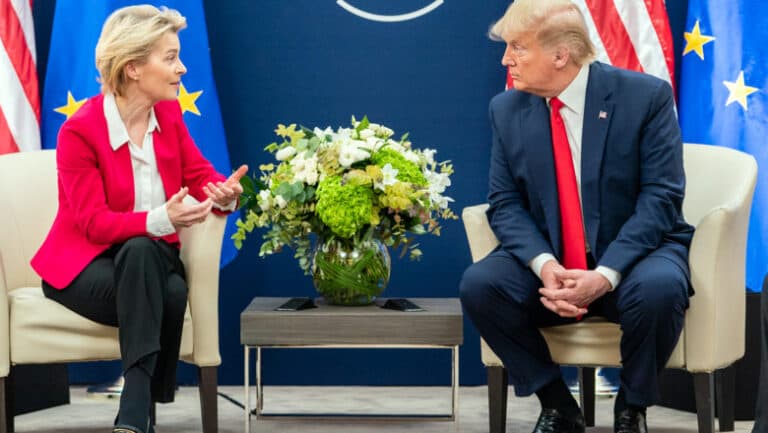 Ursula von der Leyen va avea o întâlnire cu Donald Trump duminică, în Scoția