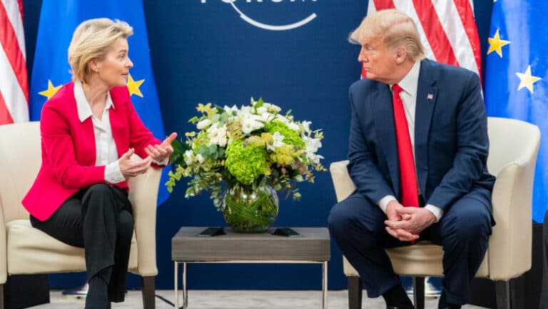 Ursula von der Leyen și Donald Trump au discutat la telefon despre taxe vamale: „Un dialog constructiv”.