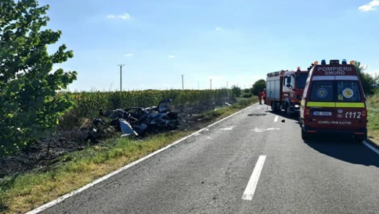 Tragedie pe drumurile din Teleorman: coliziune fatală între o mașină și o dubă, cu un vehicul cuprins de flăcări după accident.