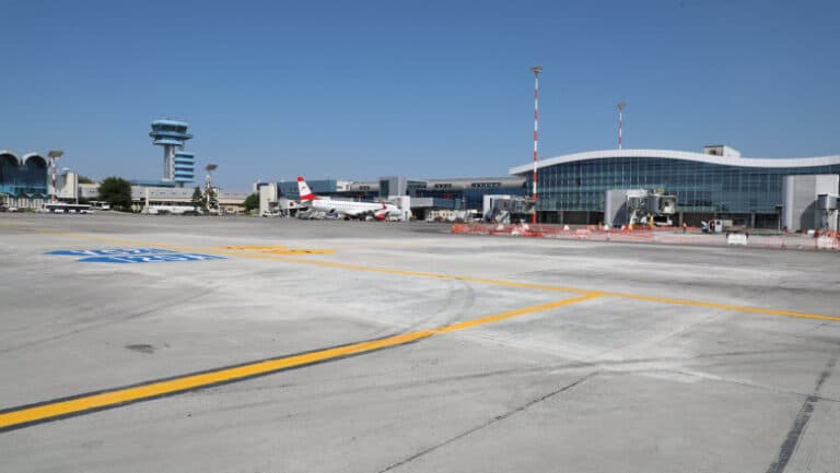 Aeroportul Otopeni operează pe o singură pistă în mijlocul sezonului estival, din cauza lucrărilor de reparație