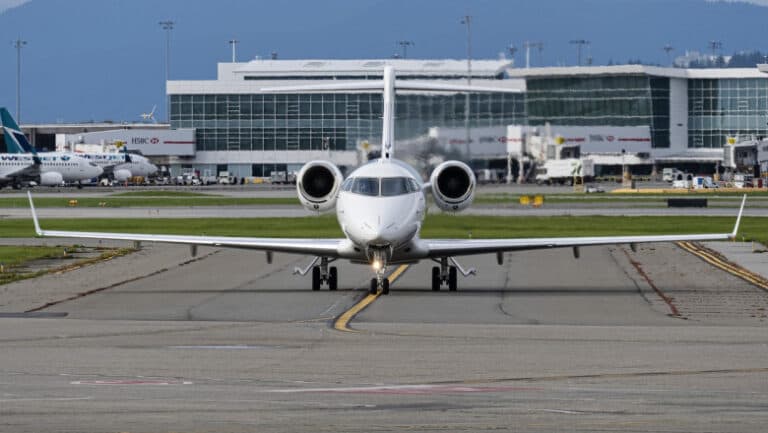Aterizare forțată a unui avion american spre Amsterdam; 25 de pasageri răniți din cauza turbulențelor intense