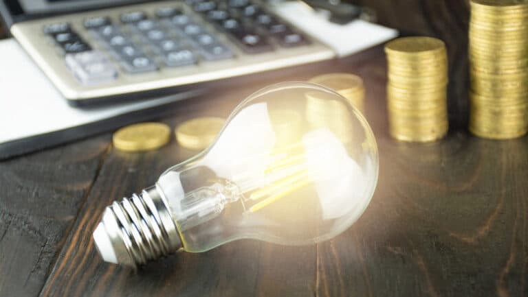 Canicula pune presiune pe buzunare: Creșterea tarifelor la energie electrică se preconizează în curând
