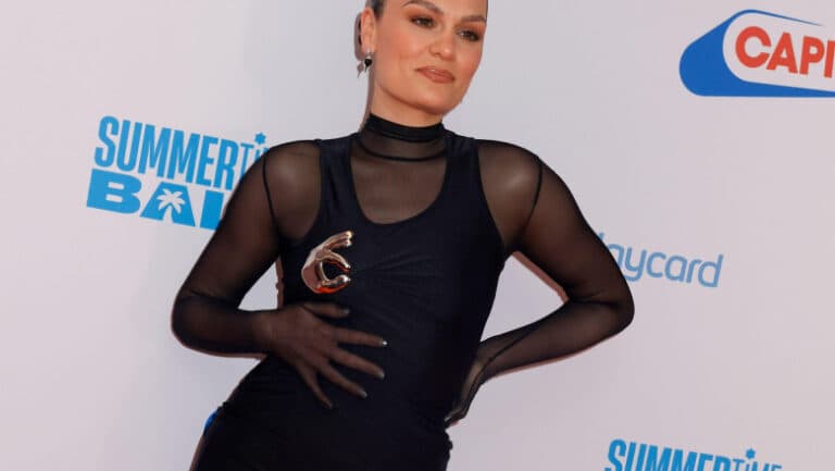 Care este situația medicală a cântăreței britanice Jessie J, care a dezvăluit recent că se confruntă cu cancer la sân?