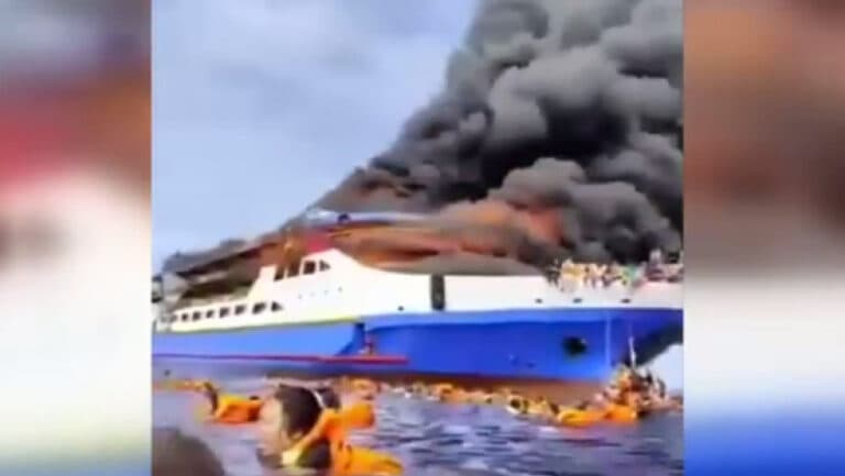 Foc și teroare în Indonezia: feribot cu 280 de pasageri în flăcări, bilanț tragic de trei vieți pierdute.