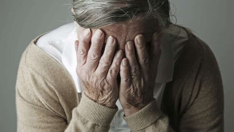 Fenomenul alarmant din spitalele românești: vârstnici lăsați în voia sorții de propriile progenituri. Mamă: „Ce poate simți inima mea?”