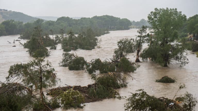 Furtuna tropicală Chantal a devastat estul Statelor Unite. Riscurile ridicate de inundații i-au determinat pe cetățeni să fie avertizați.
