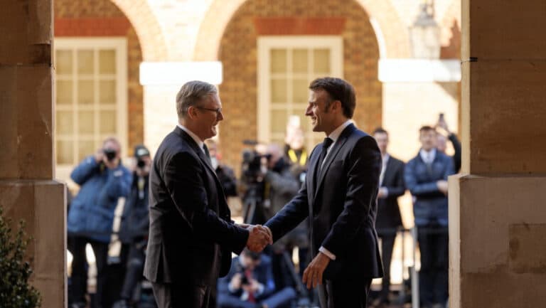 Keir Starmer și Emmanuel Macron solicită intensificarea presiunilor asupra lui Vladimir Putin pentru a obține un armistițiu în conflictul din Ucraina.