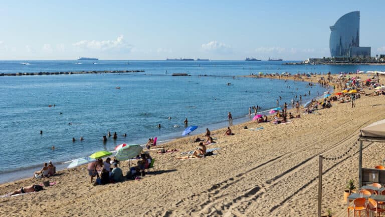 Atenție, turiști! Reguli esențiale pentru o vacanță fără griji în Spania: amenzi de până la 3.000 de euro.
