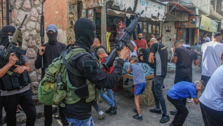 ONU trage un semnal de alarmă privind intensificarea atacurilor coloniștilor israelieni asupra palestinienilor din Cisiordania.