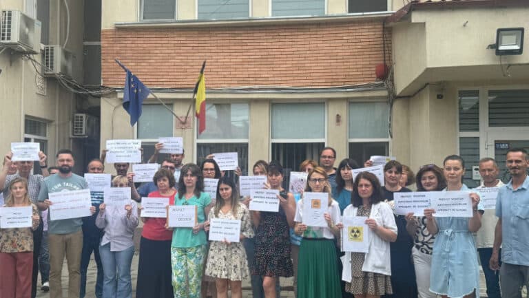 Manifestări de protest în diverse județe și în Capitală. Sindicaliștii din casele județene de pensii își exprimă nemulțumirile față de măsurile de austeritate.