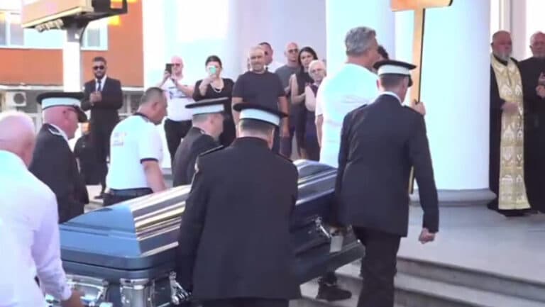 Mihai Leu, campionul nostru, onorat cu aplauze la Hunedoara în drumul său final.