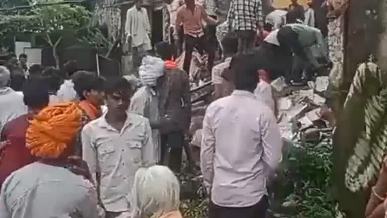 Tragedie în India: 7 copii și-au pierdut viața, iar 26 au fost răniți în urma prăbușirii unei școli