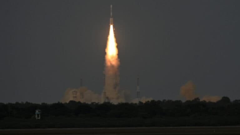 Satelit inovator lansat de India și SUA va monitoriza cutremurele, alunecările de teren și topirea ghețarilor din cosmos