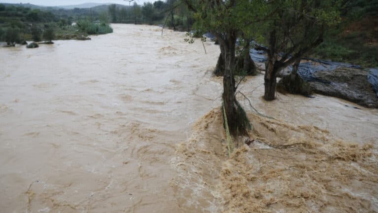Furtuni devastatoare în Spania: alertă roșie și portocalie, zone afectate de inundații severe